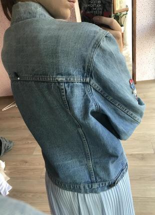 Редкая джинсовая курточка levis с аксессуарами5 фото