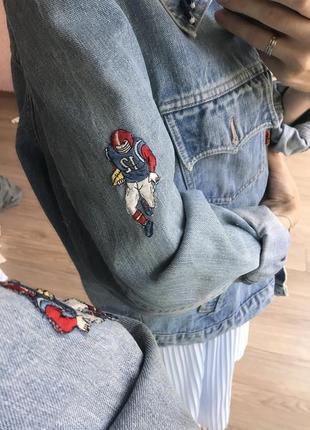 Редкая джинсовая курточка levis с аксессуарами4 фото