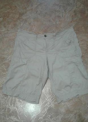 Стрейчеві бежеві шорти батального розміру.