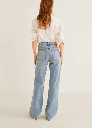 Тренд клешеные джинсы клеш широкие длинные в пол голубые mango2 фото