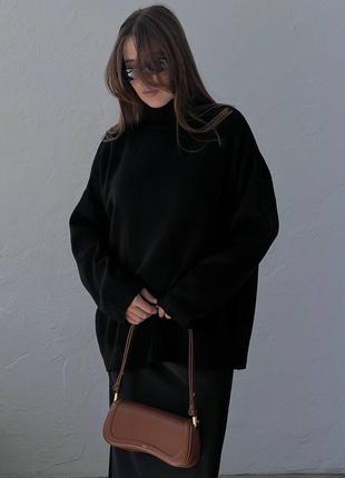 Базовый черный свитер