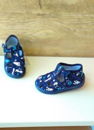 Тапочки (босоніжки) для хлопчика