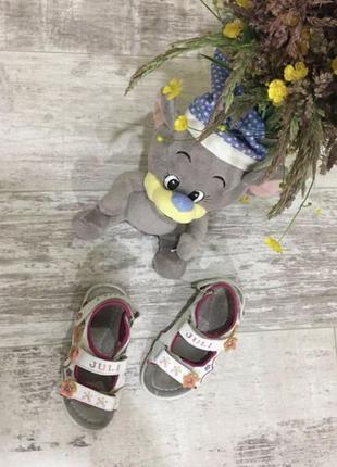 Juli- босоножки на липучках 🧒