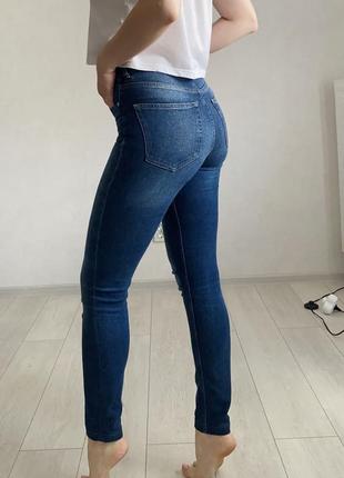 Классные джинсы на высокой талии от h&m