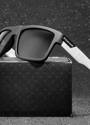 Сонцезахисні окуляри для чоловіків та жінок чорні із сірими дугами sale