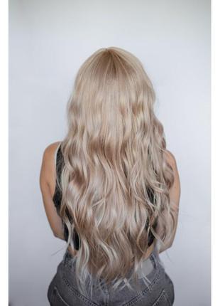 Мелированный парик пепельный блонд с челкой3 фото