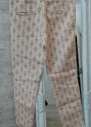 Штани stradivarius ніжного кольору з крутим принтом3 фото