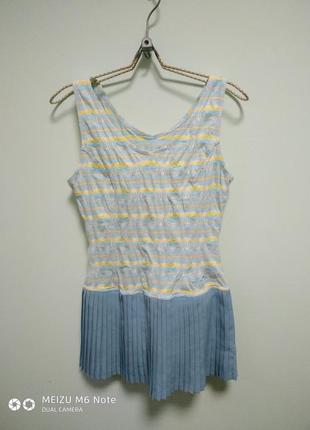 Тенисное сукню.