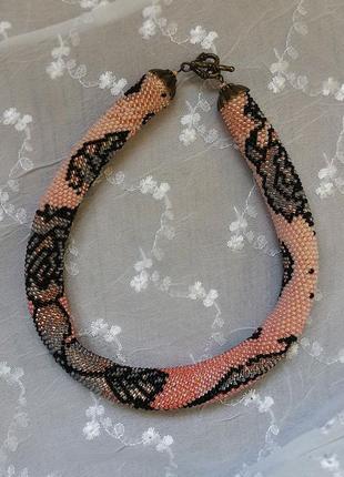 Украшение из бисера колье-жгут "персиковый цвет"
