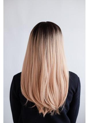 Ровный парик блонд с темными корнями длинный3 фото