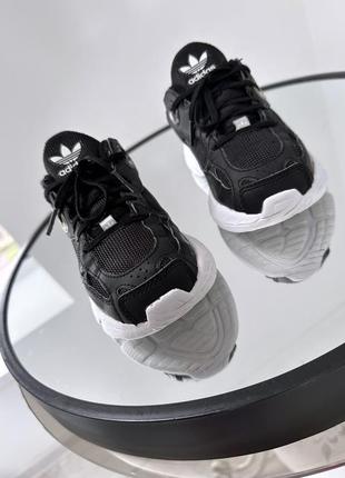 Шикарні свіжі кросівки adidas astir5 фото