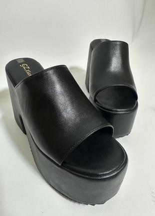 Шльопанці на підошві