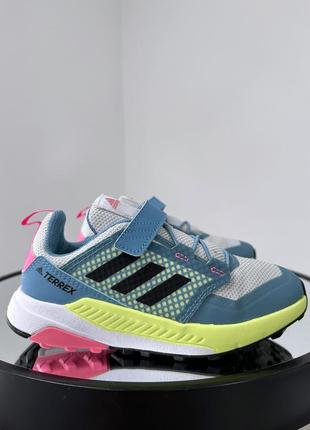 Гідні потужні кросівки adidas terrex