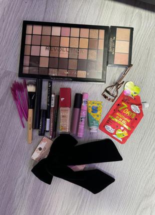 Лот декоративной косметики revolution, bobbi brown