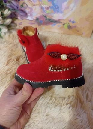 Теплые детские ботинки красный мех декор2 фото