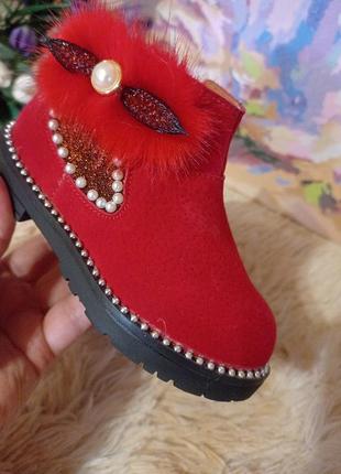 Теплые детские ботинки красный мех декор4 фото