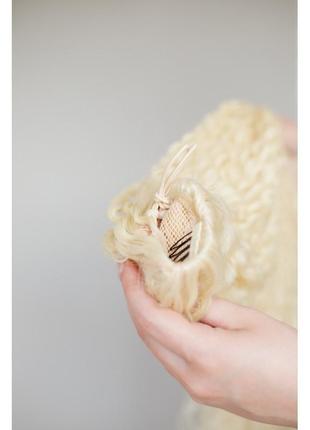 Кудрявый накладной хвост теплый блонд на резинке затяжке3 фото