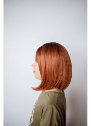 Ровный рыжий парик каре с темными корнями средняя длина