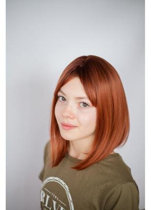Ровный рыжий парик каре с темными корнями средняя длина