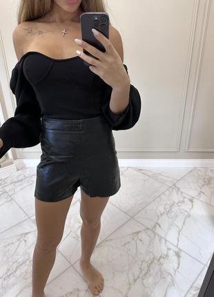 Шорты из эко кожи