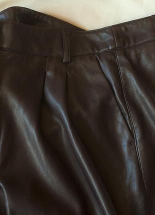Коричневые кожаные брюки с широкими штанинами женские mango, размер м4 фото