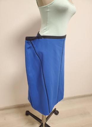 Очень шикарная брендовая юбка василькового цвета3 фото