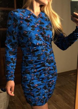 Яркое платье в цветочный принт