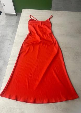 Элегантное красное платье из шелка2 фото