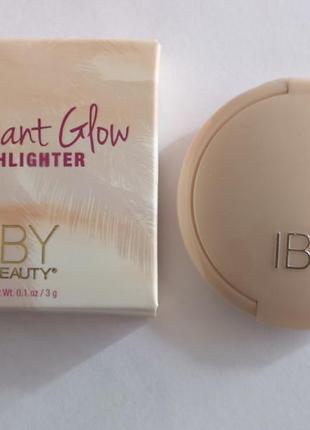 Розово-жемчужный хайлайтер для лица iby beauty radiant glow highlighter, 3 гр.2 фото