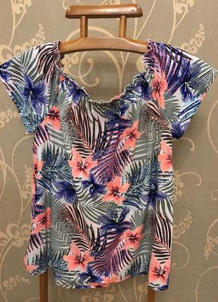 Очень красивая и стильная брендовая блузка в цветах 19.