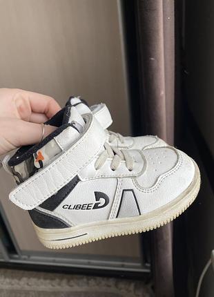 Кроссовки на липучке