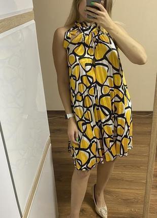 Стильное короткое платье сарафан яркое свободное плиссе3 фото