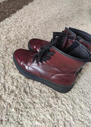 Продам черевички.