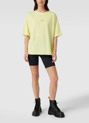 Футболка женская alex mariah peter x p&amp;c