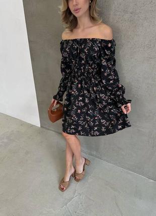 Женское летнее короткое черное платье с двойной юбкой в ​​цветочный принт с открытыми плечами с длинным свободным рукавом7 фото