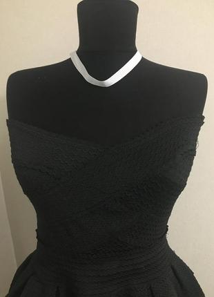 Стрейчевое платье с открытыми плечами2 фото
