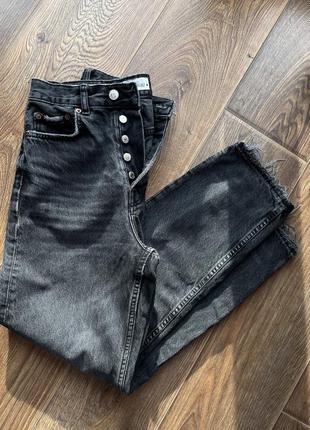 Ідеаальні мом джинси від zara оригінал темно сірі чорні джинсы zara1 фото