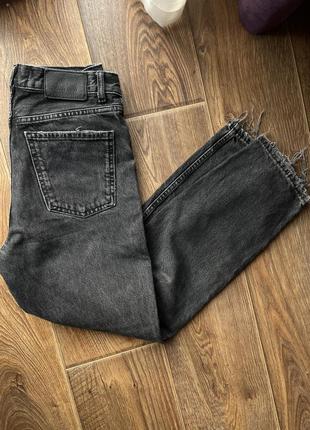Идеаальные мом джинсы от zara оригинал темно серые черные джинсы zara6 фото