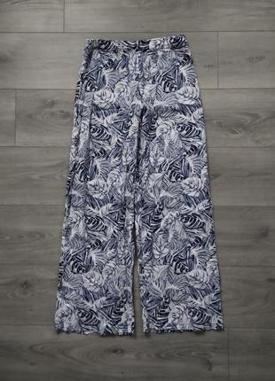 Прямі штани в гавайському стилі