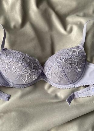 Бюстгальтер жіночий