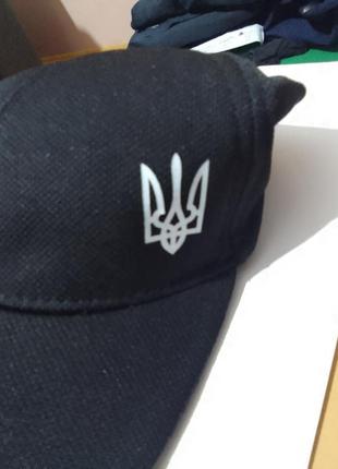 Черная кепка с гербом украины2 фото