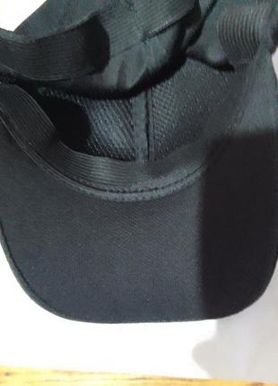 Чорна кепка з гербом україни4 фото