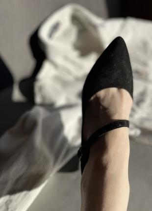 Туфлі човники з ремінцем в стилі мері джейн