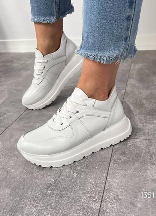 Белые кроссовки натуральная кожа