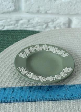 Wedgwood - green jasperware тарілка англійської колекційної фірми.