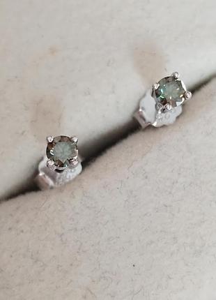 Серебряные серьги с зелеными бриллиантами муассанитами8 фото