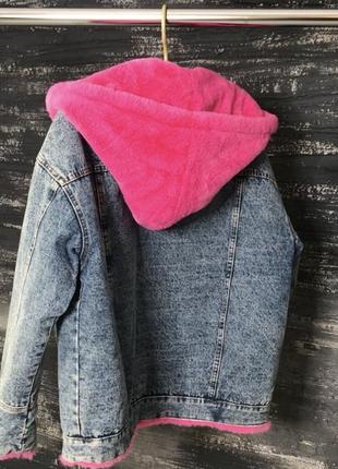 Утепленная джинсовая куртка с капюшоном2 фото