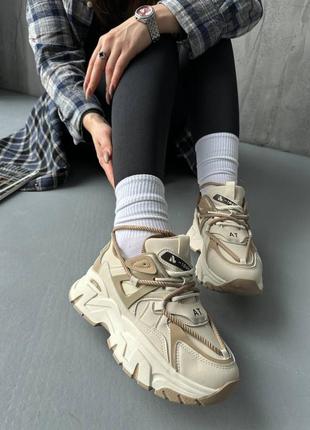 Стильні бежеві жіночі кросівки весна-осінь на подвійній шнурівці,на масивній високій...