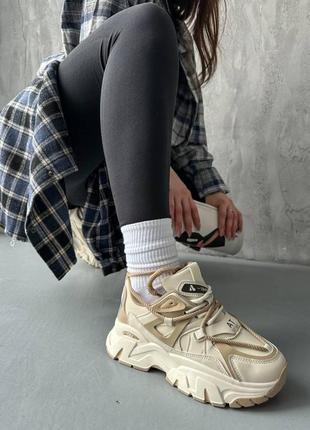 Стильні бежеві жіночі кросівки весна-осінь на подвійній шнурівці,на масивній високій...