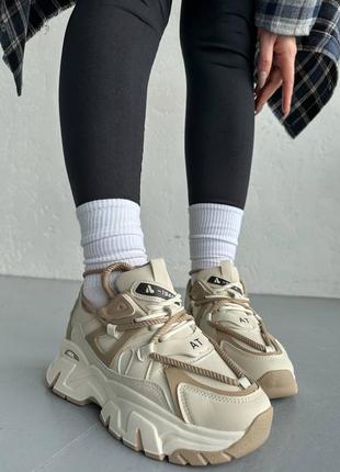 Стильні бежеві жіночі кросівки весна-осінь на подвійній шнурівці,на масивній високій...